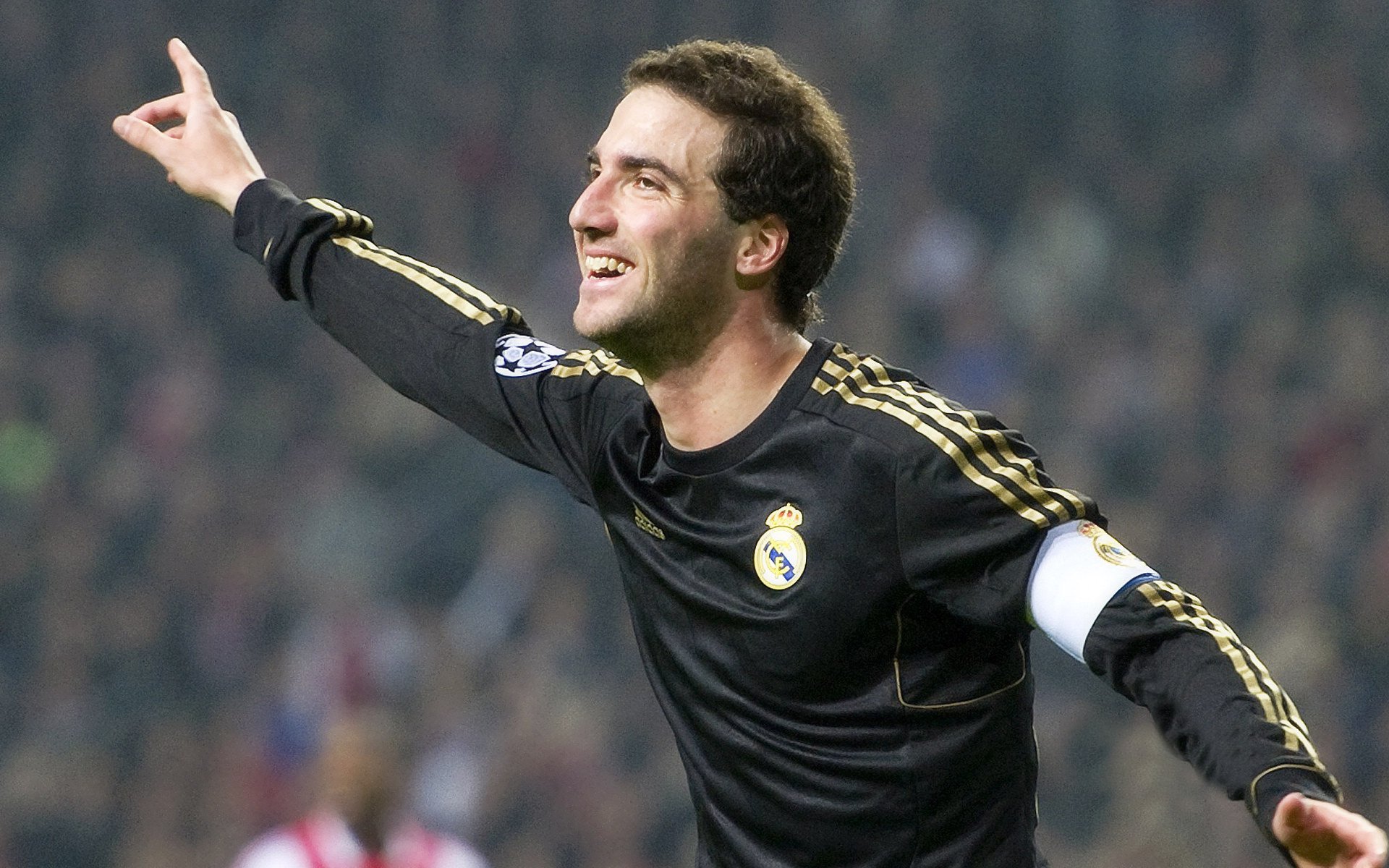 “尼古拉斯·桑特基:阿根廷美洲狮队的传球专家,未来仍需继续提升”